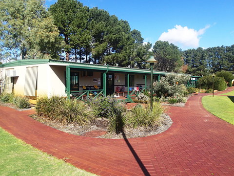 Riverlands Montessori School - Education WA 4