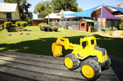 New School Of Arts Neighbourhood House Inc. Neighbourhood Centre, Childcare & OOSH Services - Education WA 3