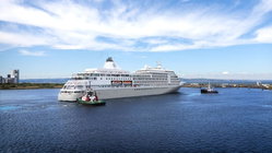 Cruise ship battles rough Pacific seas to save injured, stranded sailor Education WA