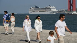 Cruise tipping charges are 'out of control,' say passengers as companies tout 'exceptional service' Education WA
