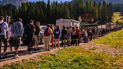 Thousands swarm stunning mountain escape as selfie tourism backlash erupts online Education WA